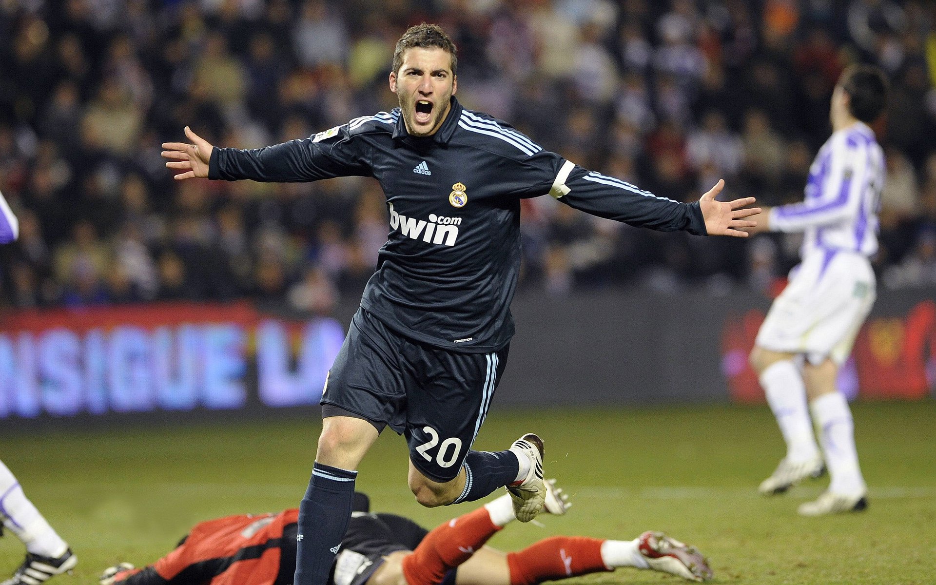 田径跨栏比赛成绩接近纪录